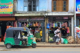 SRI LANKA, Pussellawa, town centre, small shops and taxi, SLK4222JPL