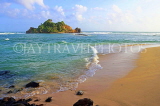 SRI LANKA, south coast, Weligama area, beach and small island, SLK4805JPL