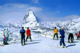 SWITZERLAND, Valais, ZERMATT, Matterhorn peak and skiers at Gornergrat, SW1204JPL