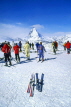 SWITZERLAND, Valais, ZERMATT, Matterhorn peak and skiers at Gornergrat, SW1580JPL