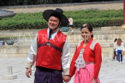 South Korea, SEOUL, Changdeokgung Palace, visitors in Hanbok attire, SK249PL