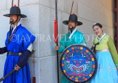 South Korea, SEOUL, Gyeongbokgung Palace, Sumunjang (Royal Guards), woman in Hanbok attire, SK453JPL