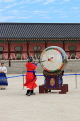 South Korea, SEOUL, Gyeongbokgung Palace, Sumunjang Changing Ceremony, drummer, SK414JPL