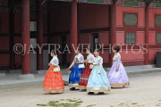 South Korea, SEOUL, Gyeongbokgung Palace, visitors in Hanbok attire, SK351JPL
