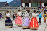South Korea, SEOUL, Gyeongbokgung Palace, visitors in Hanbok attire, SK352JPL