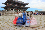 South Korea, SEOUL, Gyeongbokgung Palace, visitors in Hanbok attire posing for photos, SK350JPL