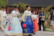 South Korea, SEOUL, Gyeongbokgung Palace, visitors in traditional Hanbok attire, SK460JPL