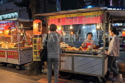 South Korea, SEOUL, Insadong area, street food, night scene, SK299JPL