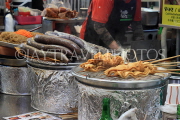 South Korea, SEOUL, Jongno-gu area, Gwangjang Market, Sundae (blood sausage) & Odeng (fish cakes), SK1069JPL