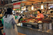 South Korea, SEOUL, Jongno-gu area, Gwangjang Market, food stalls, SK1072JPL