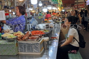 South Korea, SEOUL, Jongno-gu area, Gwangjang Market, food stalls, SK1078JPL