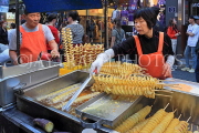 South Korea, SEOUL, Myeongdong, street food, food stalls, Hweori Gamja (Spiral-cut Pototo), SK1330JPL
