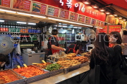 South Korea, SEOUL, Myeongdong, street food, food stalls, SK1308JPL