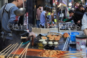 South Korea, SEOUL, Myeongdong, street food, food stalls, SK1317JPL