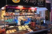 South Korea, SEOUL, Myeongdong, street food, food stalls, SK1321JPL