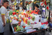 South Korea, SEOUL, Myeongdong, street food, food stalls, fruit and juices, SK1337JPL