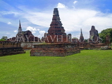 THAILAND, Ayuthaya, Wat Phra Mahathat, temple site ruins, THA2097JPL