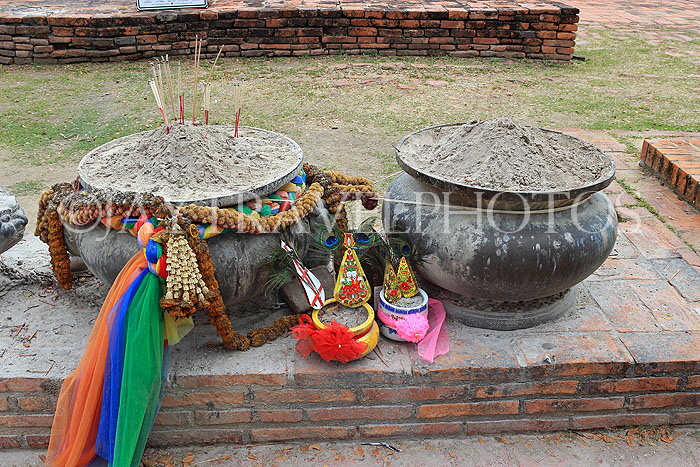 THAILAND, Ayutthaya, Wat Lokaya Sutha, incense burners censers, THA2714JPL