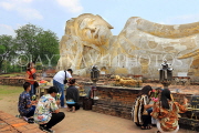 THAILAND, Ayutthaya, Wat Lokaya Sutha, reclining Buddha, and worshippers), THA2713JPL