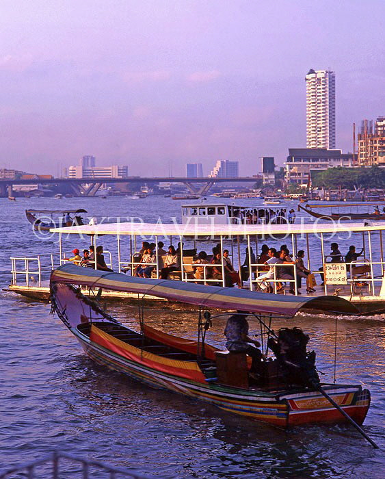 THAILAND, Bangkok, Chao Phraya River, Cross River Ferry and long tail boat, THA639JPL