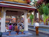 THAILAND, Bangkok, GRAND PALACE (Wat Phra Keo), worshippers at temple courtyard, THA1786JPL