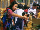 THAILAND, Bangkok, GRAND PALACE, worshippers bathing Buddha image, Songkran (New Year), THA728JPL