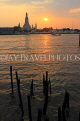 THAILAND, Bangkok, WAT ARUN (Temple of Dawn) at sunset & Chao Phraya River, THA3155JPL