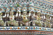 THAILAND, Bangkok, WAT ARUN, encrusted porcelain work and statues on prangs, THA3108JPL
