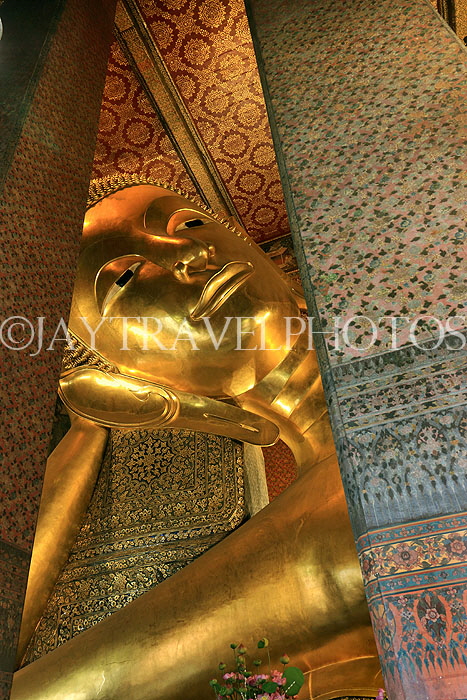 THAILAND, Bangkok, WAT PHO (Temple of Reclining Buddha), golden Buddha, THA2717JPL