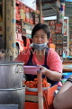 THAILAND, Damnoen Saduak (Floating Market), food vendor, THA2982JPL