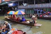 THAILAND, Damnoen Saduak (Floating Market), tourists on boat ride, THA2961JPL