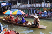THAILAND, Damnoen Saduak (Floating Market), tourists on boat ride, THA2962JPL