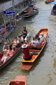THAILAND, Damnoen Saduak (Floating Market), tourists on boat rides, THA2956JPL