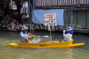 THAILAND, Damnoen Saduak (Floating Market), vendors in sampan, THA2945JPL