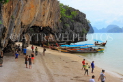 THAILAND, Phang Nga Bay, Khao Phing Kan (James Bond Island), and tourists, THA4285JPL