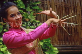 THAILAND, Rose Garden, 'Fingernail' dancer (of northern region), THA1974JPL
