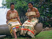 TONGA, Tongans in traditional 'bride and groom' costume, TON113JPL