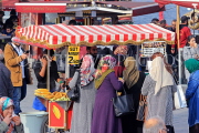 TURKEY, Istanbul, Eminonu Waterfront, street food, people at a corn stall, TUR978JPL