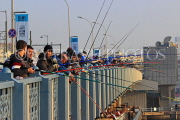 TURKEY, Istanbul, Galata Bridge, people fishing, TUR1310JPL