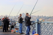 TURKEY, Istanbul, Galata Bridge, people fishing, TUR1319JPL
