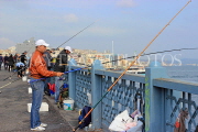 TURKEY, Istanbul, Galata Bridge, people fishing, TUR993PL