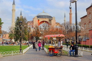 TURKEY, Istanbul, Hagia Sophia (Ayasofya mosque), and corn and chestnut stall, TUR1020JPL