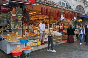 TURKEY, Istanbul, Spice Bazaar (Egyptian Bazaar), outdoor market shops, TUR1383JPL