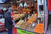TURKEY, Istanbul, Spice Bazaar (Egyptian Bazaar), outdoor market shops and shoppers, TUR1388JPL