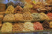TURKEY, Istanbul, Spice Bazaar (Egyptian Bazaar), sweets and pasties on display, TUR1371JPL