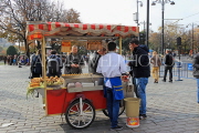 TURKEY, Istanbul, Sultanahmet Square Park, street food, corn and chestnut stall, TUR1017JPL