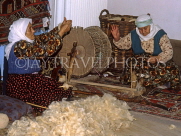 TURKEY, Tavas, women spinning wool, carpet weaving, traditional method, TUR274JPL