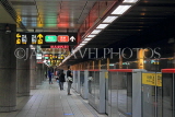 Taiwan, TAIPEI, MRT, commuters waiting for train at platform, TAW1171JPL