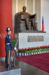 Taiwan, TAIPEI, Sun Yat-Sen Memorial Hall, Sun Yat-Sen statue and guard, TAW741JPL