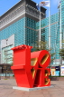 Taiwan, TAIPEI, Xinyi Road, Love sculpture near Taipei 101 building, TAW1173JPL